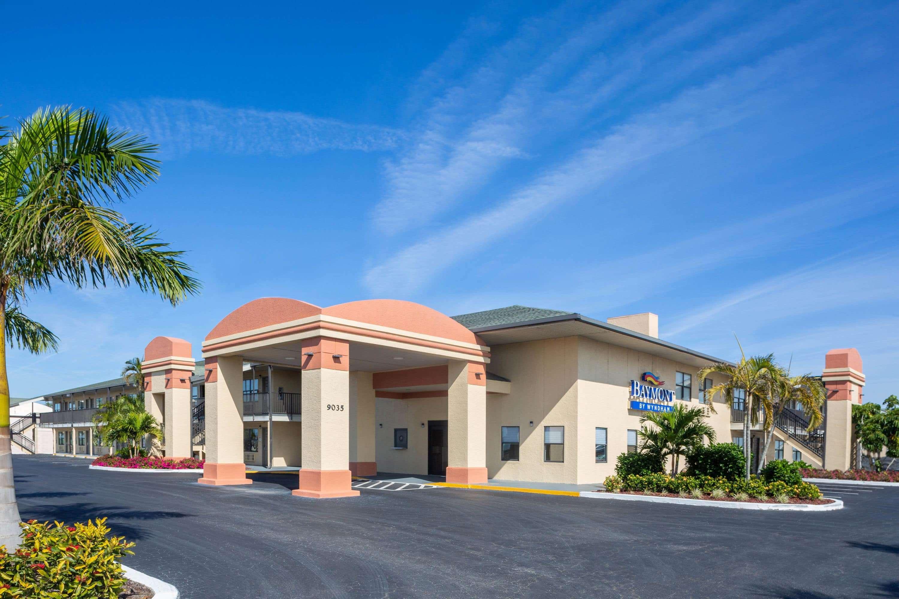 Отель Baymont By Wyndham Punta Gorda/Port Charlotte Экстерьер фото