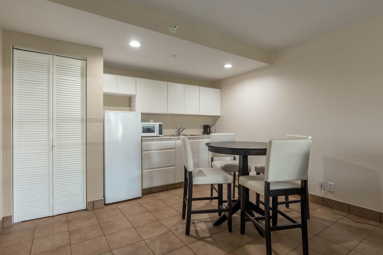 Отель Baymont By Wyndham Punta Gorda/Port Charlotte Экстерьер фото