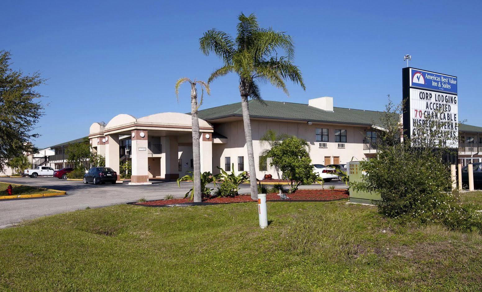 Отель Baymont By Wyndham Punta Gorda/Port Charlotte Экстерьер фото